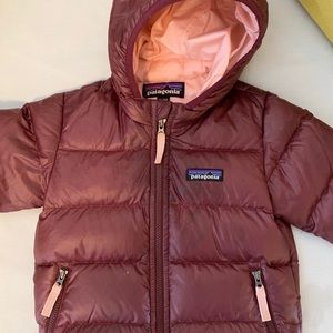 Patagonia jacket size 12-18 months. Almost new.
